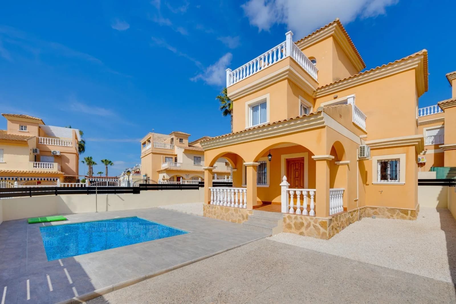 Villa med 3 sovrum till salu i Algorfa, Alicante - Image 2