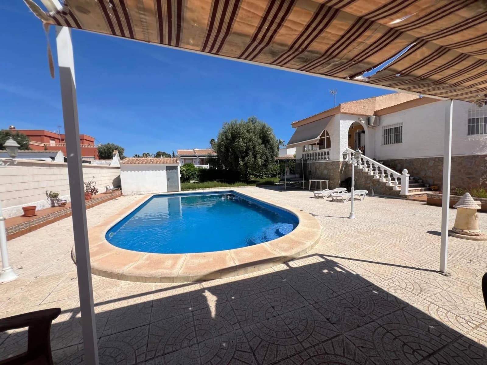 Villa med 5 sovrum till salu i Torrevieja, Alicante