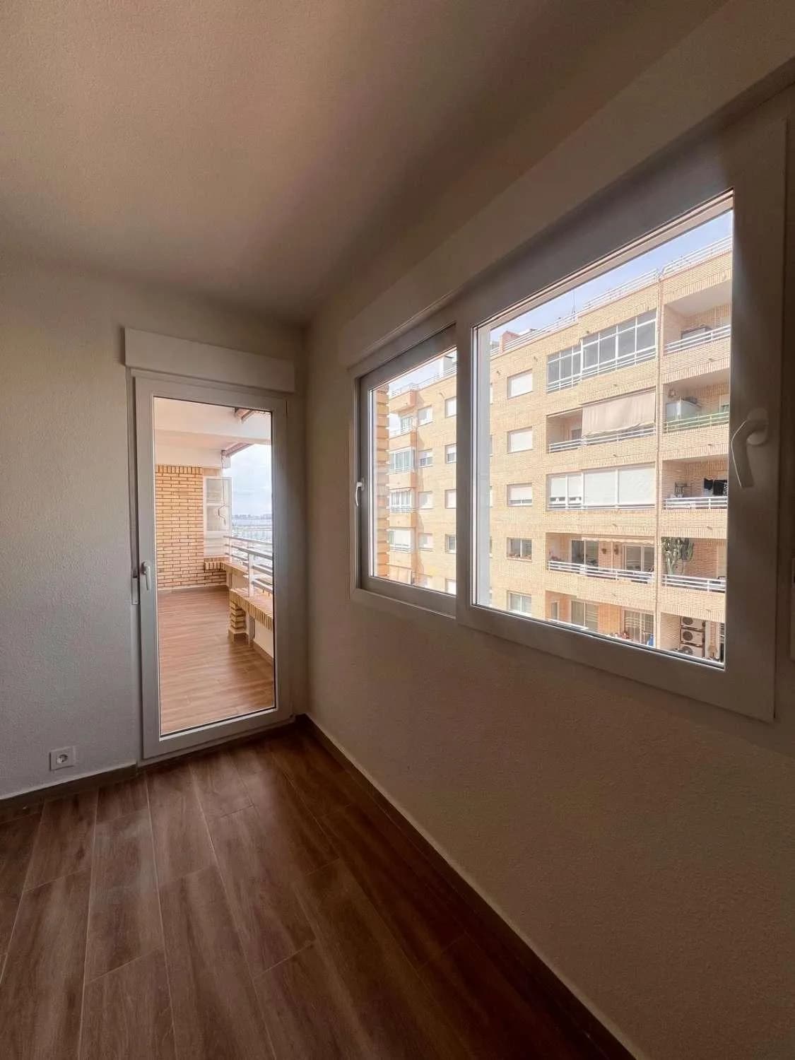 Apartment med 2 sovrum till salu i Torrevieja, Alicante - Image 2