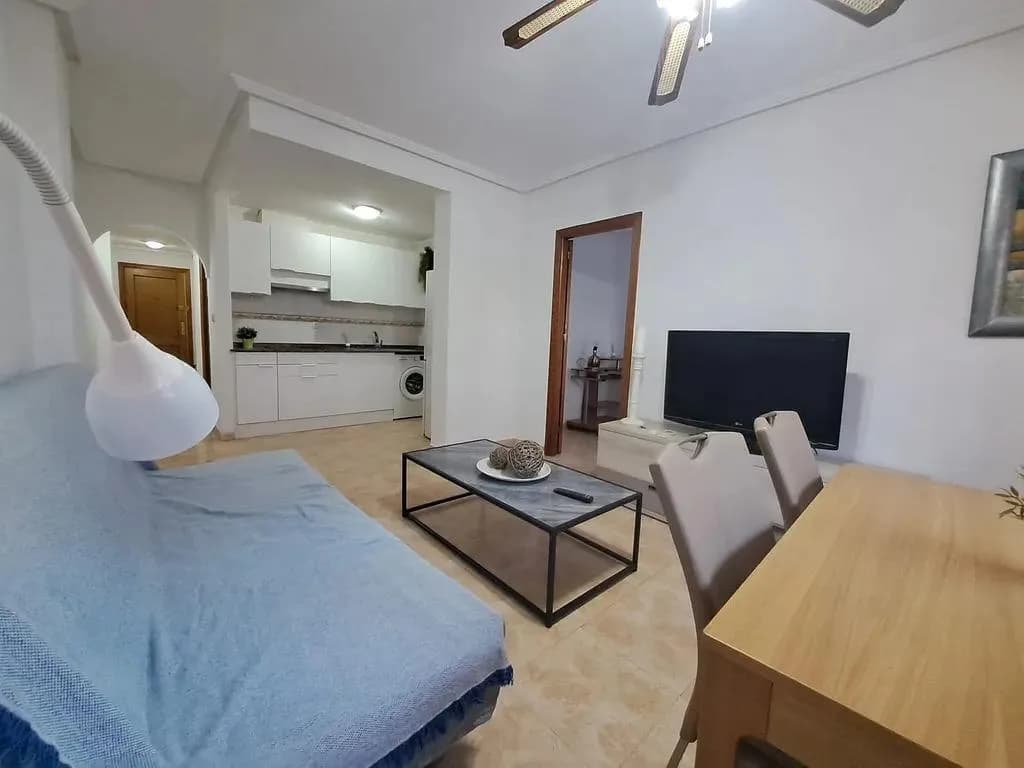 Apartment med 2 sovrum till salu i Torrevieja, Alicante - Image 2