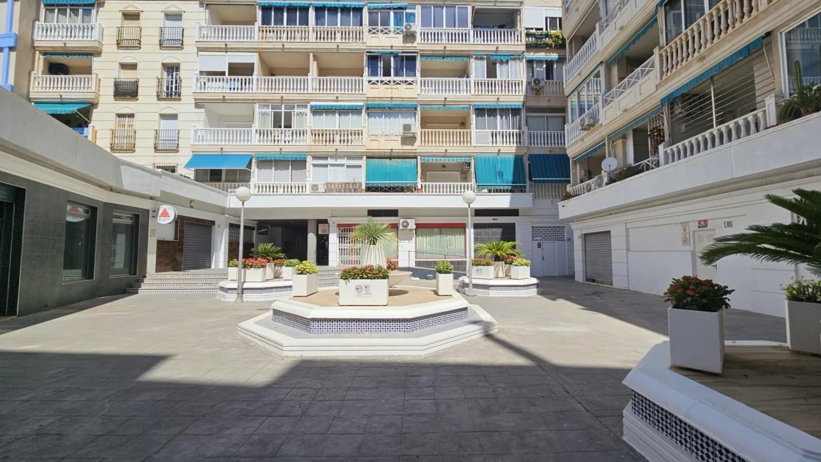 Apartment med 2 sovrum till salu i Torrevieja, Alicante - Image 2