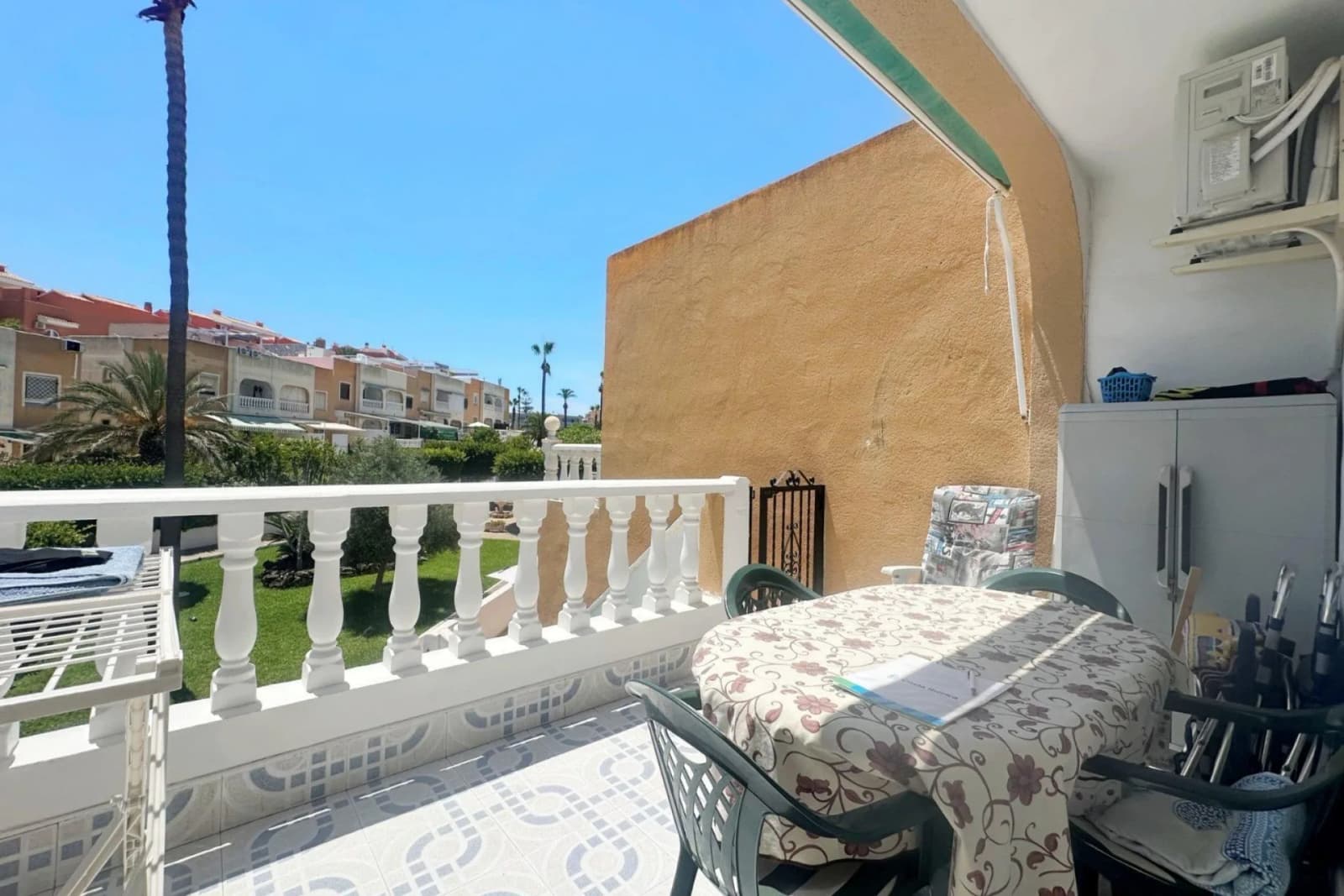 Bungalow med 1 sovrum till salu i Torrevieja, Alicante - Image 2