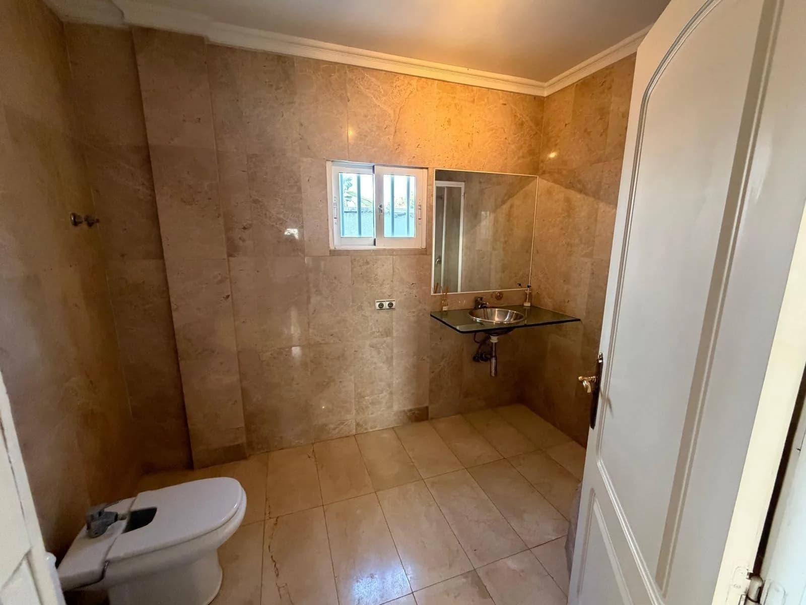 Villa med 6 sovrum till salu i Jacarilla, Alicante - Image 9