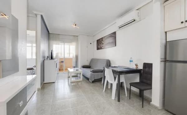 Apartment med 2 sovrum till salu i Torrevieja, Alicante - Image 3