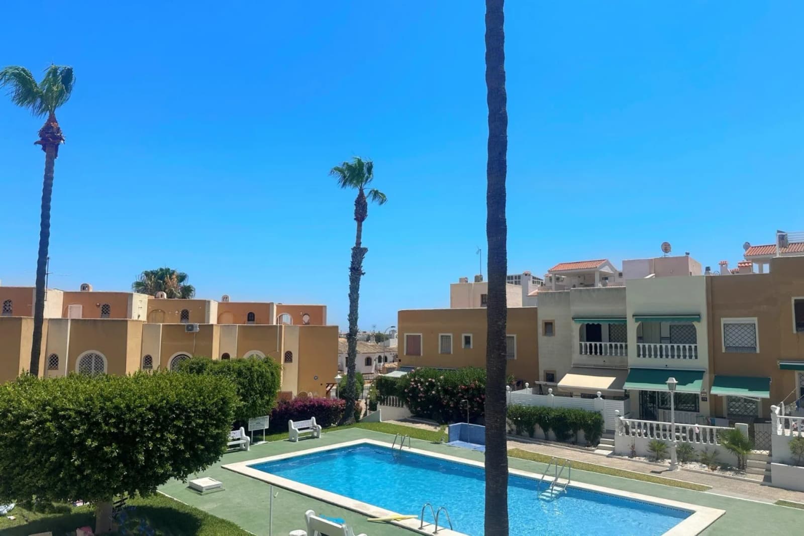 Bungalow med 1 sovrum till salu i Torrevieja, Alicante - Image 3