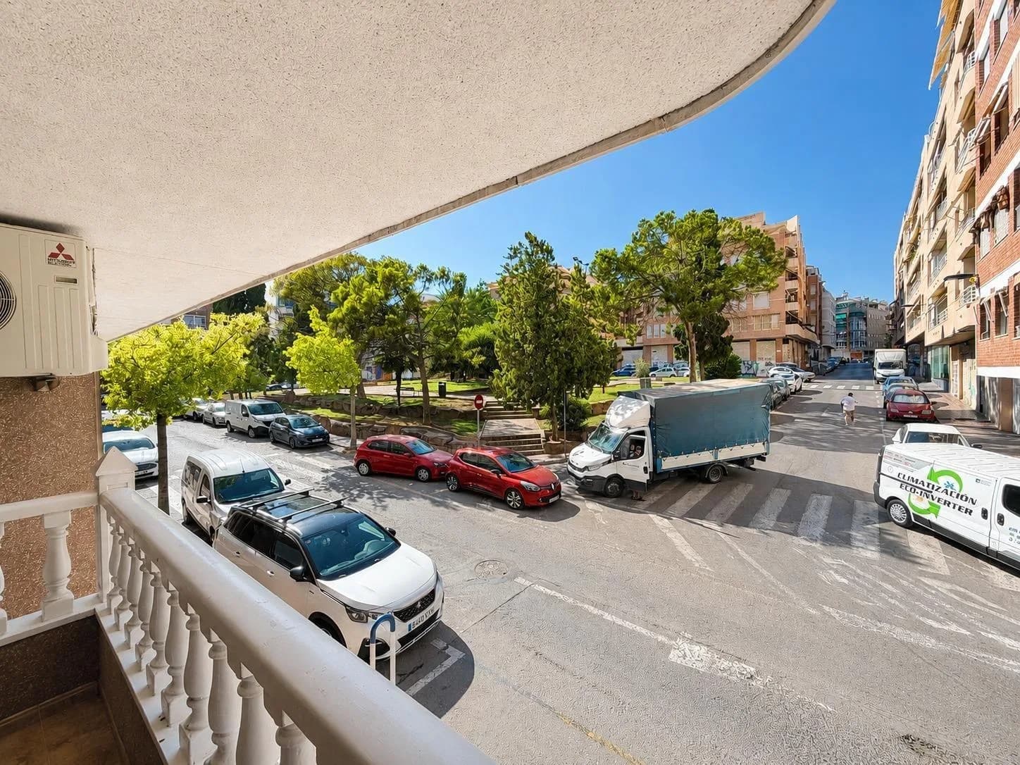 Apartment med 3 sovrum till salu i Torrevieja, Alicante - Image 2