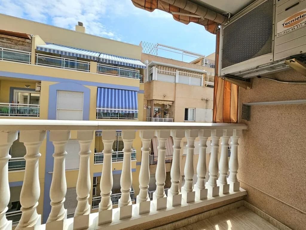 Apartment de 2 chambres à vendre à Torrevieja, Alicante - Image 2