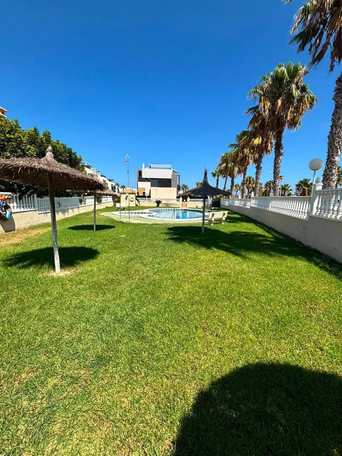 Bungalow de 2 chambres à vendre à Orihuela Costa, Alicante - Image 4