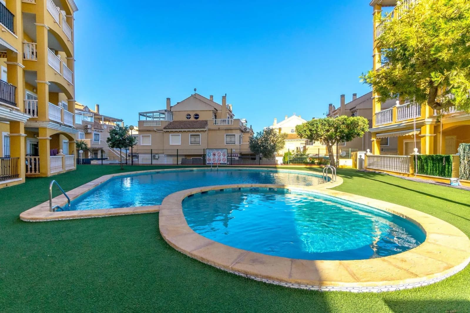 Villa de 2 chambres à vendre à Torrevieja, Alicante - Image 3