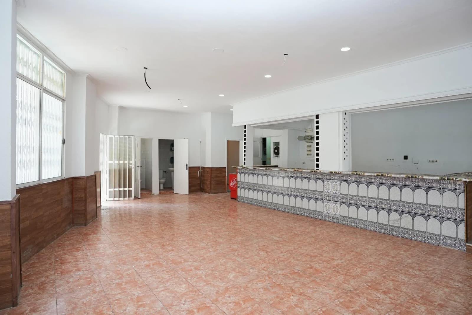 Commercial de 3 chambres à vendre à Torrevieja, Alicante - Image 2