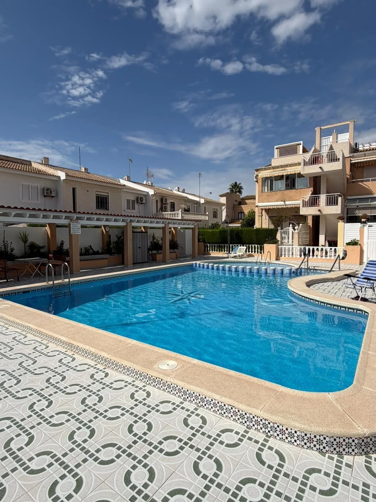 Apartment de 2 chambres à vendre à Torrevieja, Alicante - Image 2