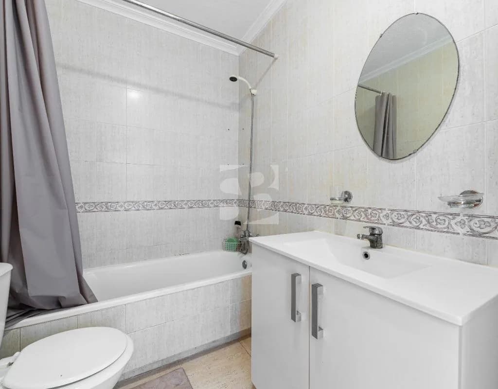 Bungalow de 2 dormitorios en venta en Torrevieja, Alicante - Image 3