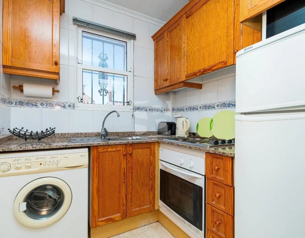 Bungalow de 2 dormitorios en venta en Torrevieja, Alicante - Image 5