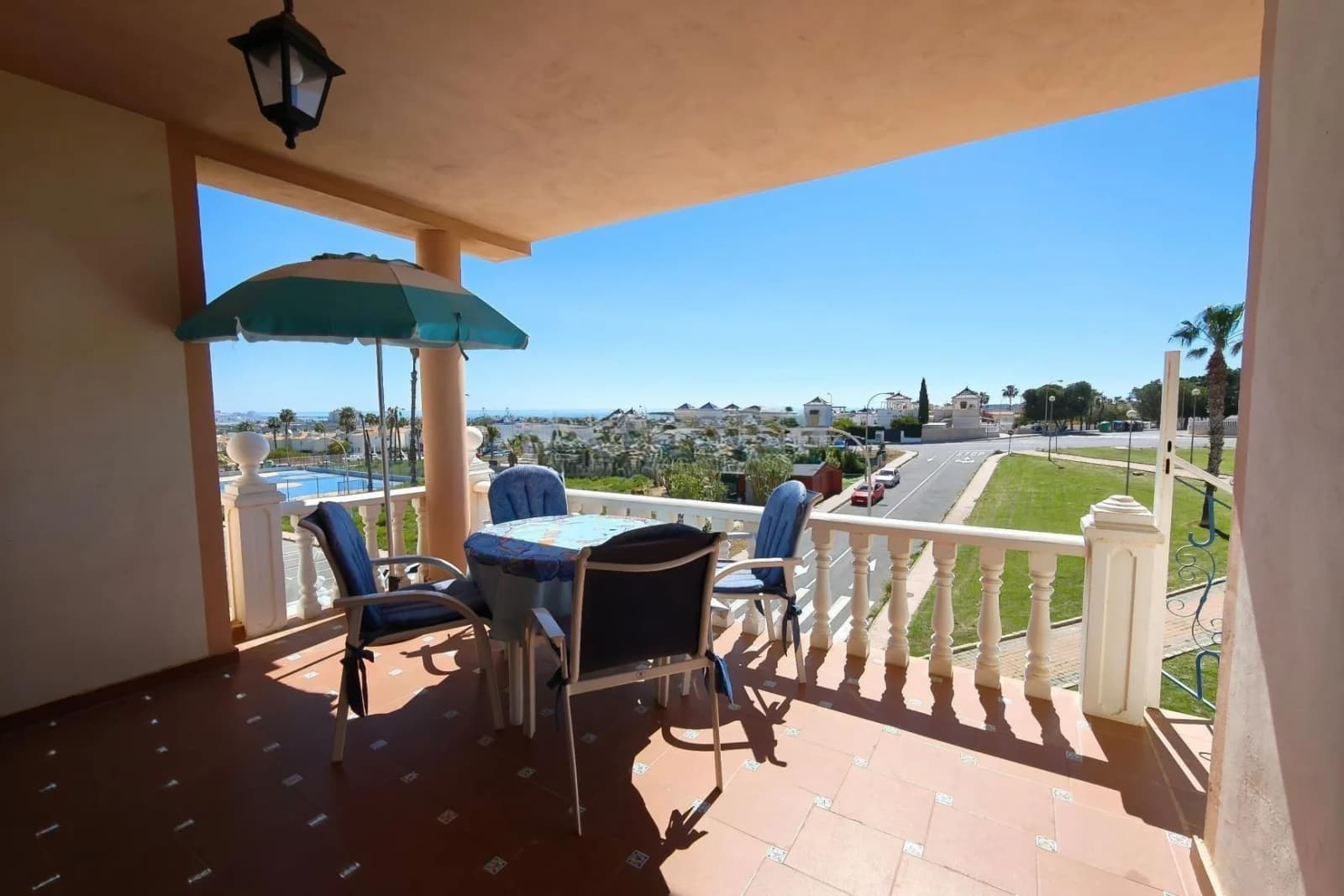 Bungalow met 2 slaapkamers te koop in Torrevieja, Alicante - Image 2