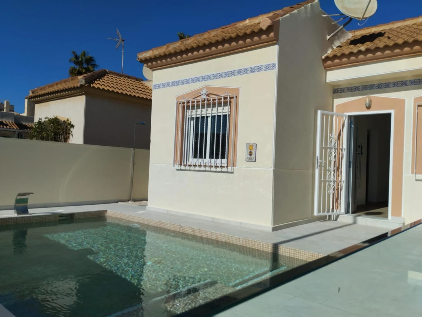 Villa met 2 slaapkamers te koop in Torrevieja, Alicante - Image 2