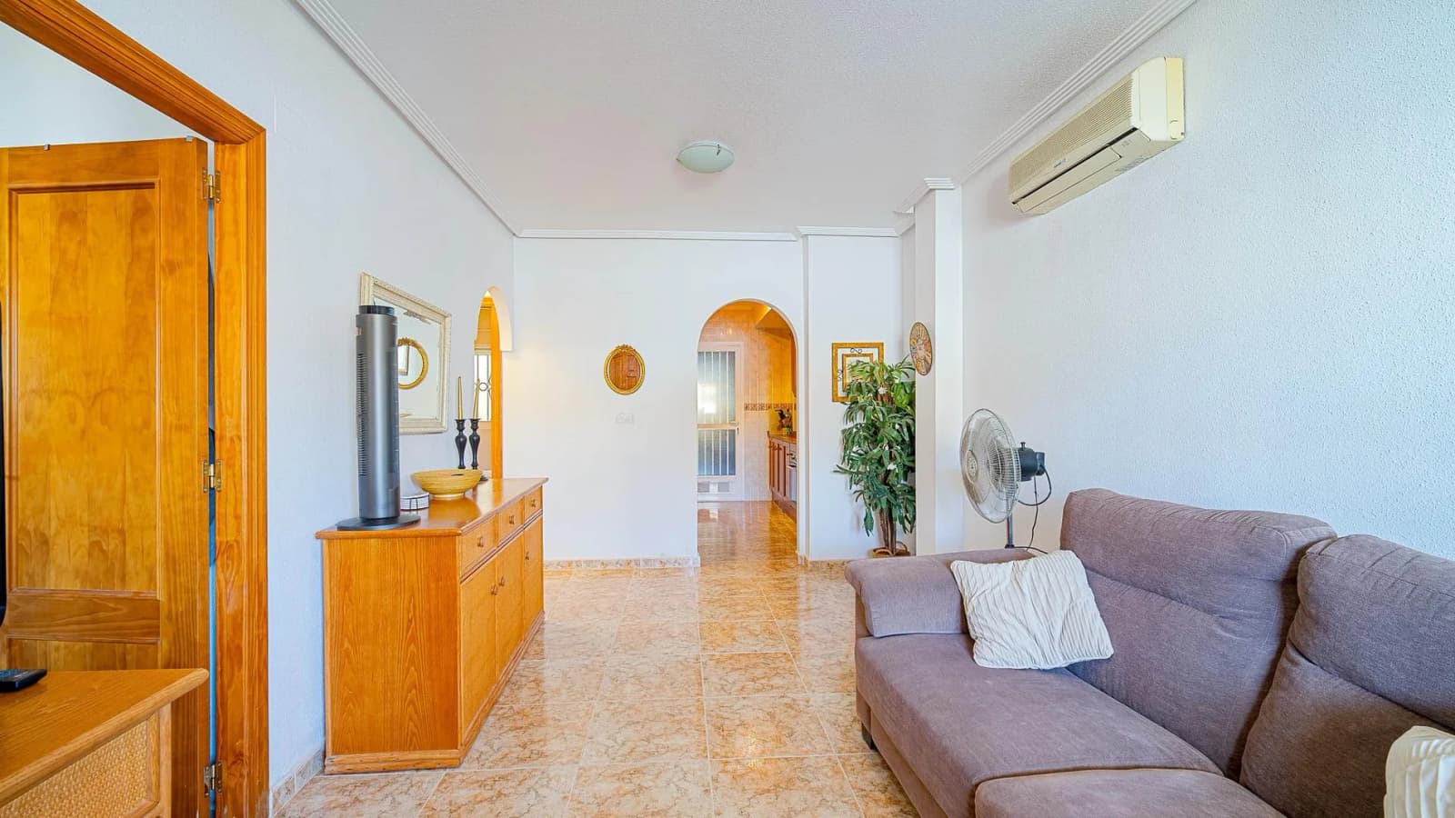 Apartment de 2 dormitorios en venta en Orihuela Costa, Alicante - Image 5