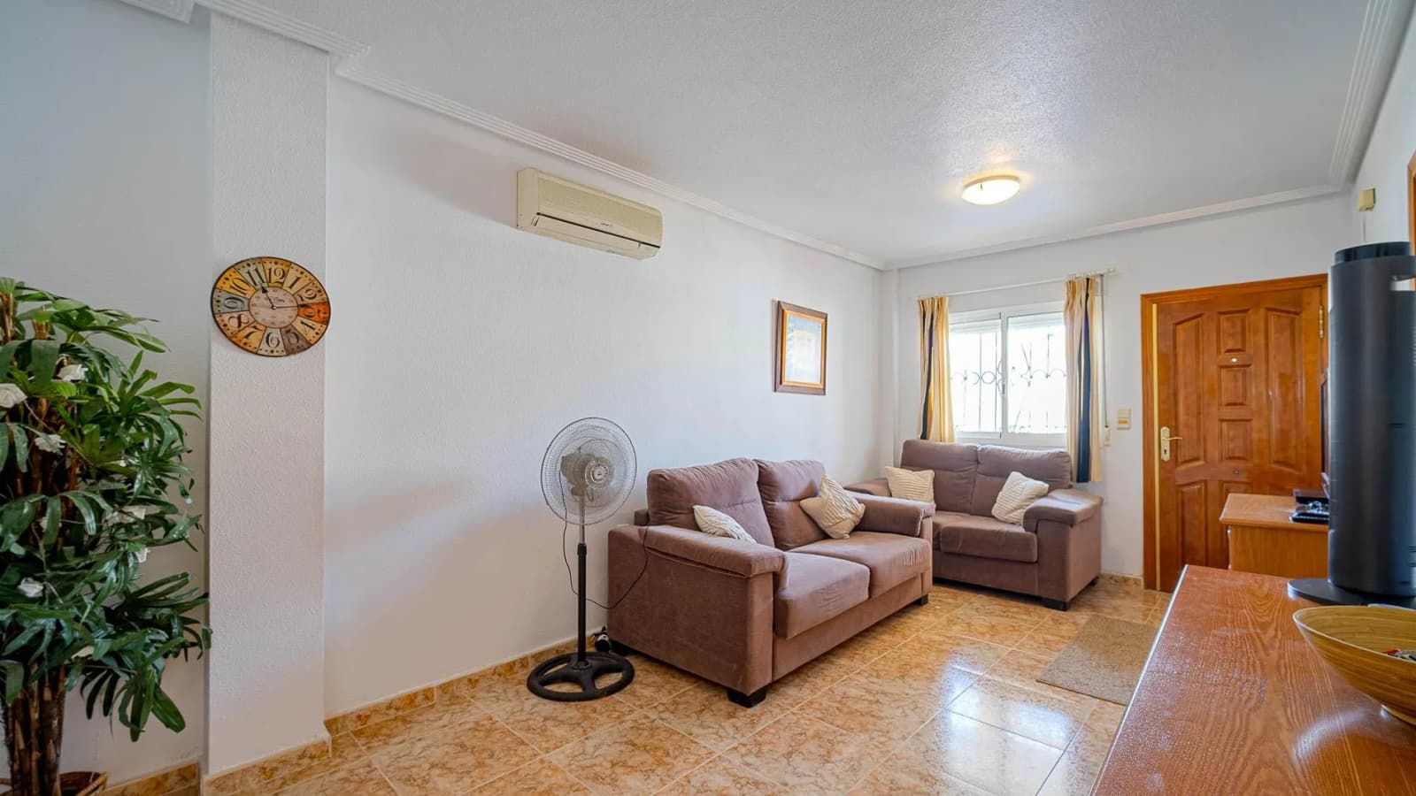 Apartment de 2 dormitorios en venta en Orihuela Costa, Alicante - Image 9
