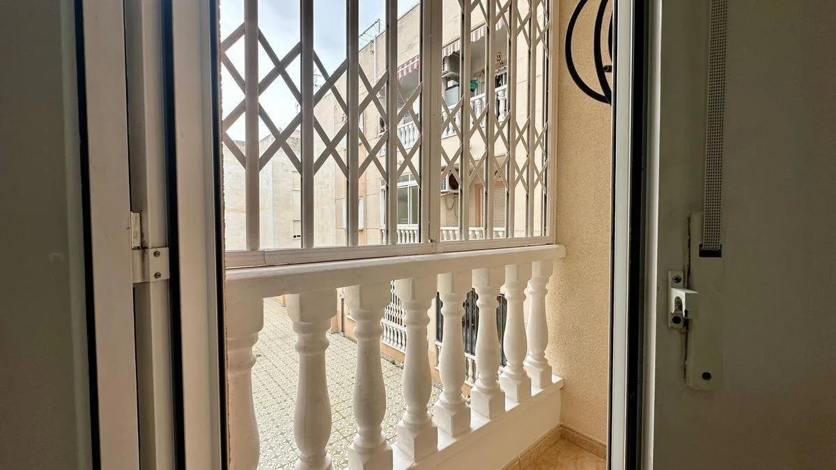Apartment met 2 slaapkamers te koop in Torrevieja, Alicante - Image 2