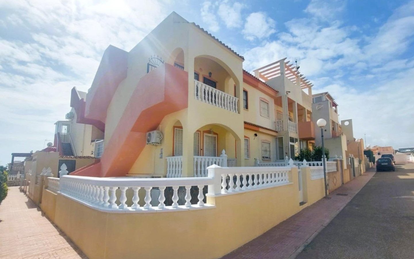 bungalow planta baja con piscina