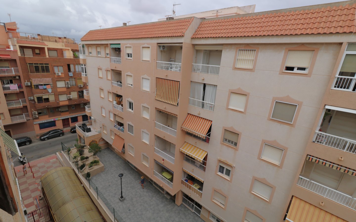 top floor 200m to the beach 
