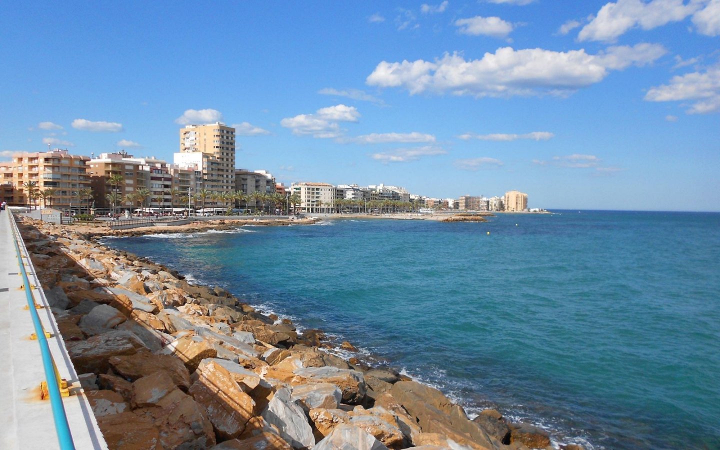 las-edificaciones-alejandose las-edificaciones-alejandose