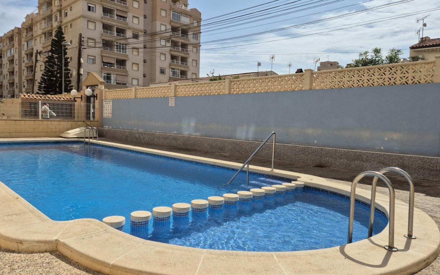 apartment in Torrevieja communal pool